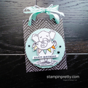 Create a quick birthday gift with the Zoo Crew Collection and the Tricks & Treats Dies. A Gift Bag by Mary Fish, Stampin' Pretty